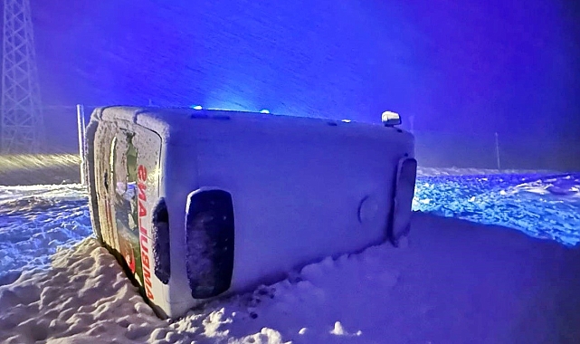 Hakkari'de kontrolden çıkan ambulans devrildi