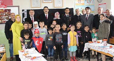 Hamur’da miniklerin kalbi Çanakkale şehitleri için attı