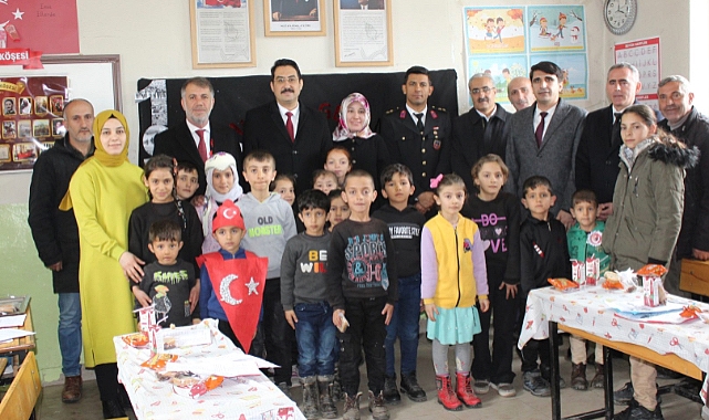 Hamur’da miniklerin kalbi Çanakkale şehitleri için attı