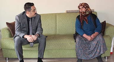 Hamur Kaymakamı Yıldırım, yaşlıların gönlüne dokundu