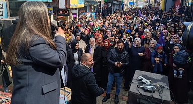 Hazal Aras, 8 Mart Dünya Kadınlar Günü'nde Ağrılı kadınlara seslendi