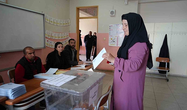 Iğdır'da oy kullanma işlemi başladı