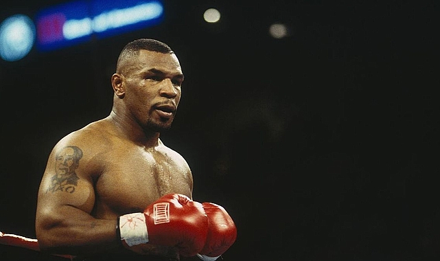İnternet Fenomeni Jake Paul, Ünlü Boksör Mike Tyson'ı Canlı Yayında Ağlatmayı Başardı!