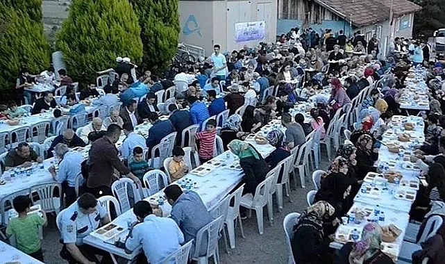 İstanbul'da 2024 Ramazan'ı: Ücretsiz İftar Çadırlarıyla Bereket Dolu Buluşma Noktaları