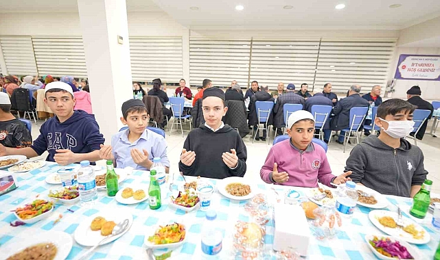 "İyilik Buluşmaları" kapsamında iftar sofrasında engelli ve hafız öğrencilerle buluşuldu