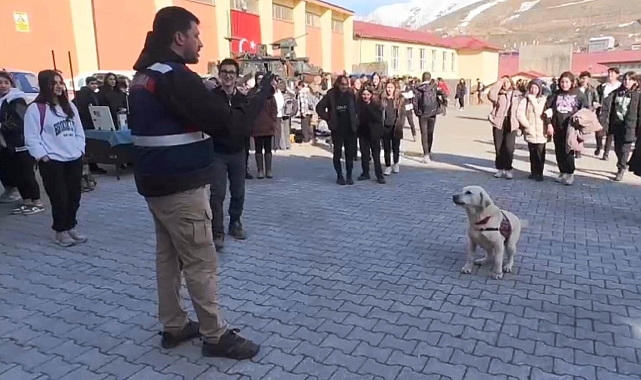 Jandarma, mesleğini öğrencilere tanıttı