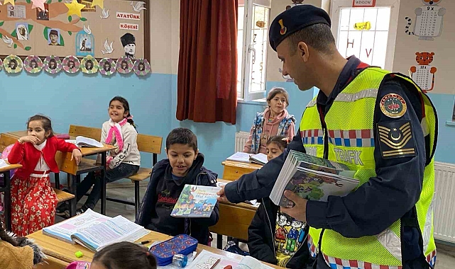 Jandarmadan öğrencilere trafik eğitimi