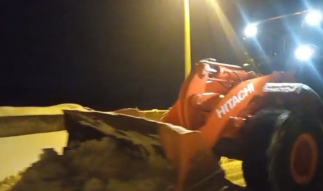 Kar ve tipiden kapanan Adilcevaz-Malazgirt karayolu ulaşıma açıldı
