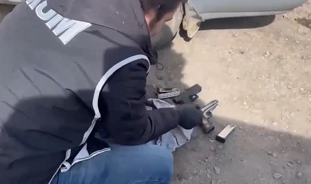 Kars’ta silah tüccarları yakayı ele verdi