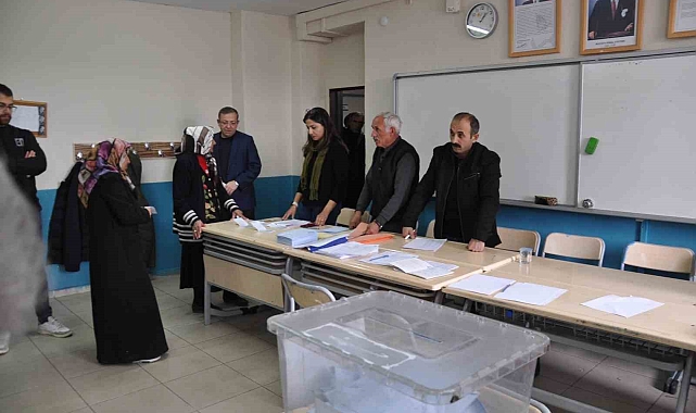 Kars Valisi Ziya Polat oyunu kullandı