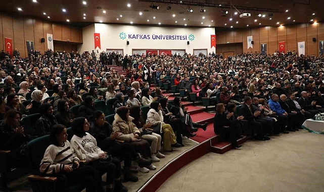 Kars'ta Erdal Akkaya konserine yoğun ilgi
