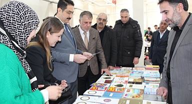 Kaymakam Yıldırım, Hamur’da düzenlenen Sanat Sergisi"ne katıldı