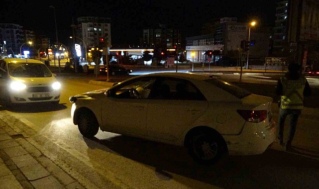 Kazada savrulan araç ile istinat duvarı arasına sıkışan şahsın bacağı koptu