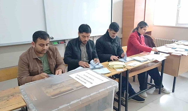 Malazgirt'te seçmenler oylarını kullanmaya başladı