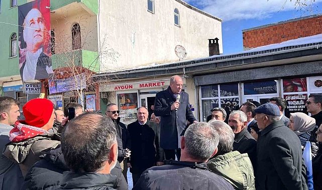 Muharrem İnce, Çıldır'da sandalye üzerinde halka hitap etti