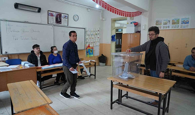 Muş'ta oy verme işlemi başladı