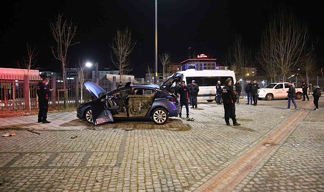 Muş'ta park halindeki araçta patlama meydana geldi, sürücü yaralandı