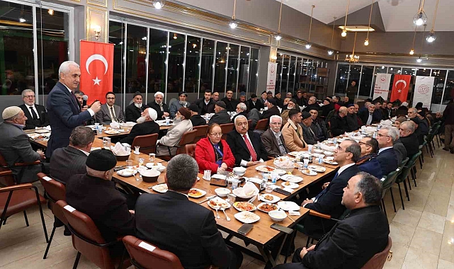 Muş'ta yaşlılar iftarda buluştu