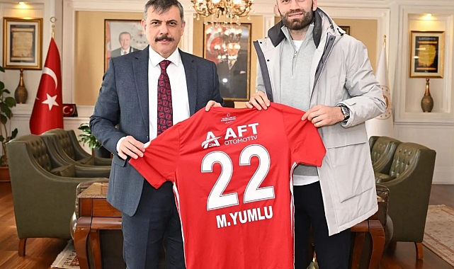 Mustafa Yumlu'dan Vali Çiftçi'ye forma
