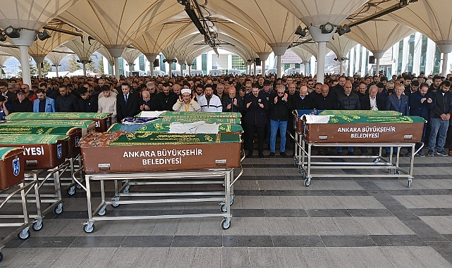 Öldürülen anne ile oğlu son yolculuğuna uğurlandı