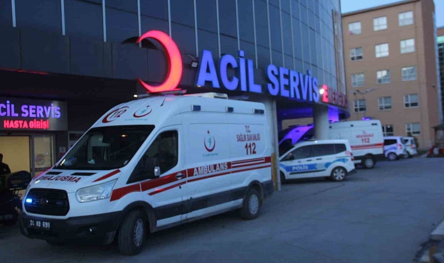 Oy kullanmak için gittiği okulda merdivenden düşerek yaralandı
