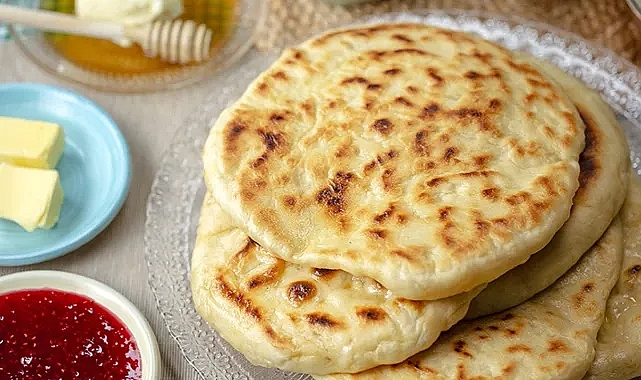 Patatesin en lezzetli hali: Sofralarınızı süsleyecek Patatesli Bazlama tarifi