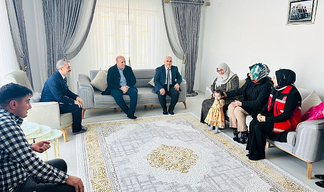Patnos Kaymakamı Hasan Taş, 8 Mart Dünya Kadınlar Günü'nde Şehid Bayram Tekdemir'in Annesini Ziyaret Etti