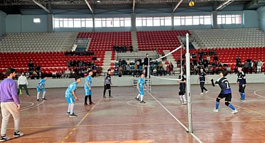Patnos’ta Yıldız Kız -Erkek Voleybol müsabakaları sona erdi