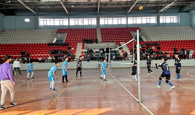Patnos’ta Yıldız Kız -Erkek Voleybol müsabakaları sona erdi