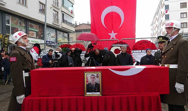 Şehit Tabip Teğmen Hulusi Elçi Bingöl'de son yolculuğuna uğurlandı