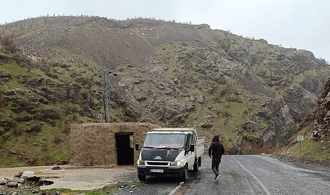 Şemdinli-Derecik yolu ulaşıma kapandı