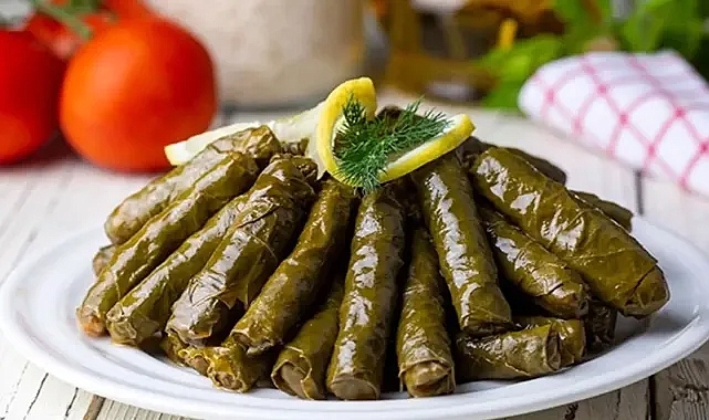 Tadına doyamayacaksınız: Sofranızı şenlendirecek kalem gibi yaprak sarma tarifi