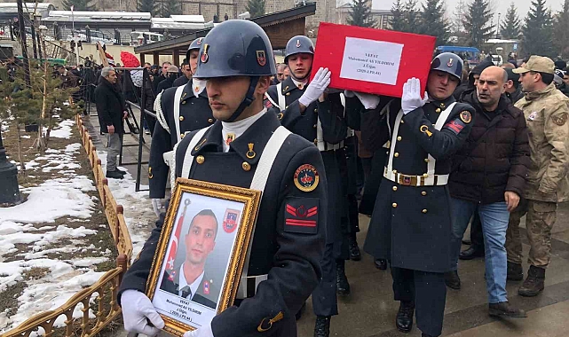 Trafik kazasında hayatını kaybeden pilot üsteğmen son yolculuğuna uğurlandı