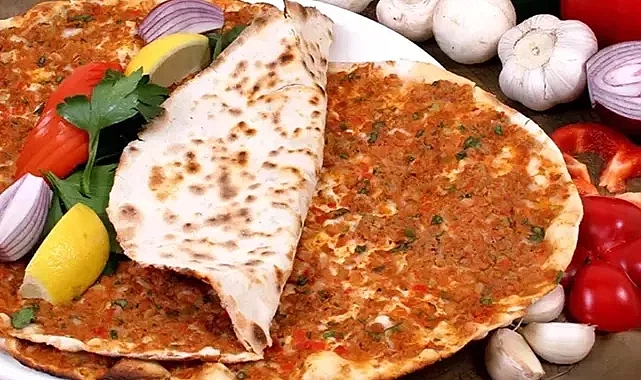 Türk mutfağının gözdesi: Evde Lahmacun yapmanın püf noktaları! Pratik lahmacun tarifi