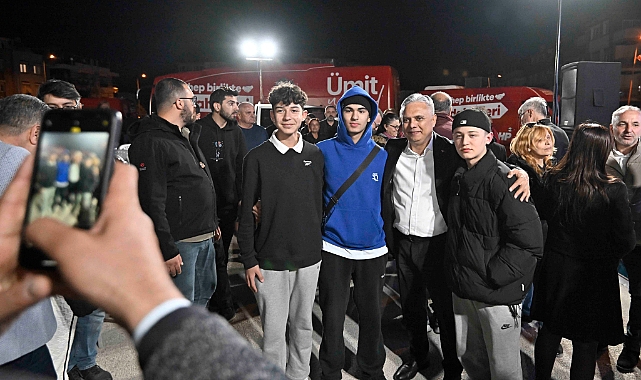 Uysal’dan mahalle buluşmalarında türkü ziyafeti