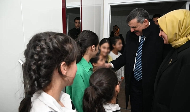 Vali Çiftçi iftarını çocuklarla açtı