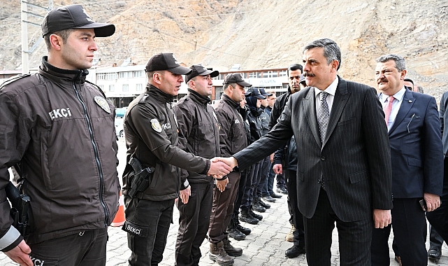 Vali Çiftçi'den Uzundere çıkarması