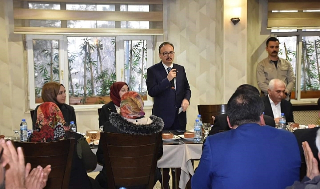 Vali Kızılkaya Siirt'teki romanlarla bir araya geldi