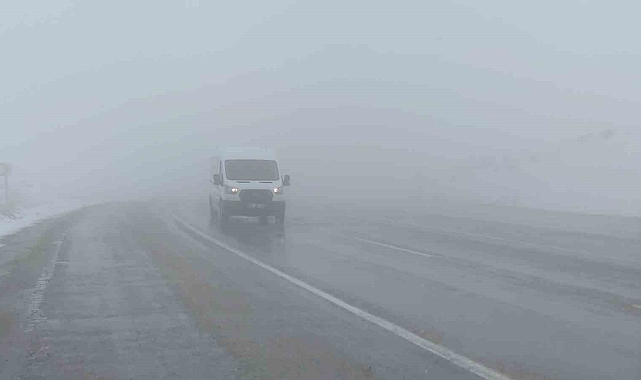 Van - Ağrı Yolu Kurubaş ve Güzeldere Geçidi'nde sis etkili oldu