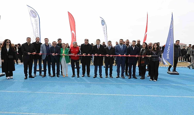 Van'da 8 kulvarlı atletizm pisti hizmete açıldı