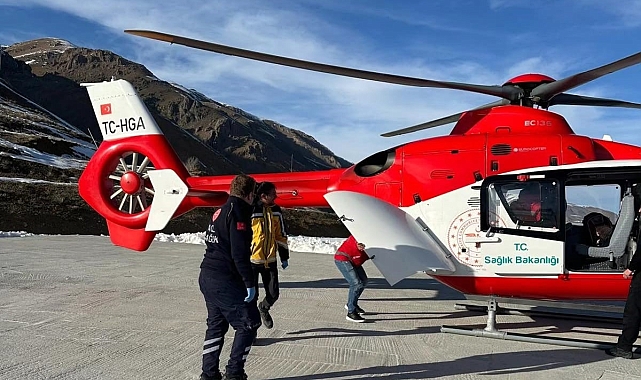 Van'ın Başkale ilçesindeki hasta için ambulans helikopter havalandı