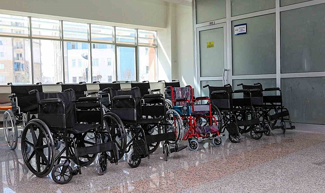 Van'da engellilere tekerlekli sandalye ve medikal malzeme desteği