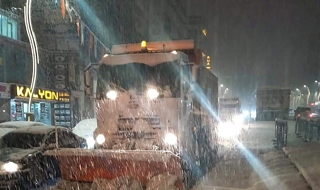 Van'da kar yağışı nedeniyle 446 yerleşim yerinin yolu ulaşıma kapandı