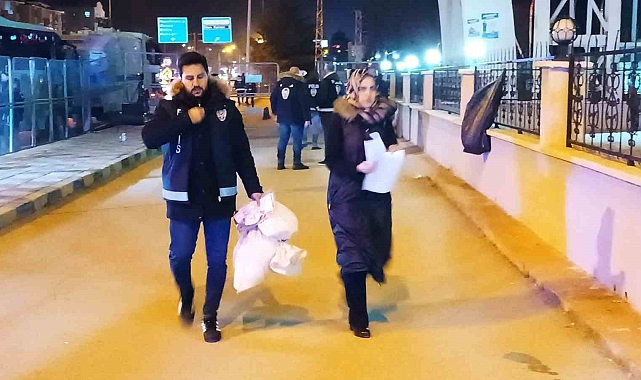 Van'da oylar sayıldı oy çuvalları seçim kuruluna götürülüyor