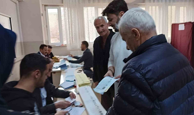 Van'da oy verme işlemi başladı