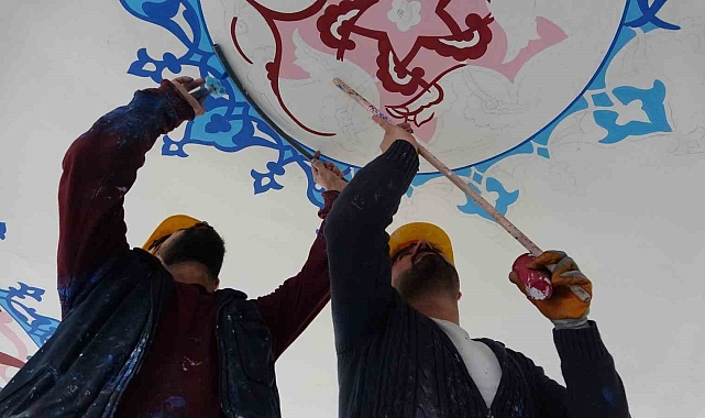 Van'da Tıbbiye Camii'nin duvarlarına Osmanlı ve Rûmî motifleri işleniyor