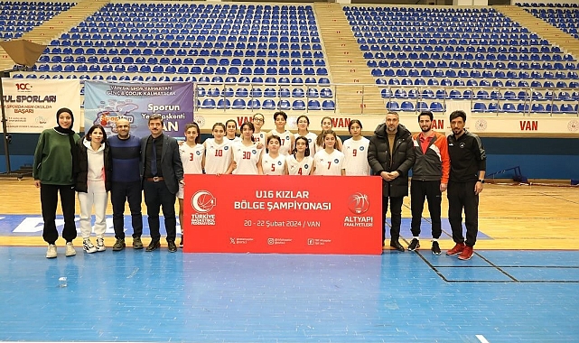 Van'ın İpekyolu Belediyesi kız basketbol takımlarından büyük başarı
