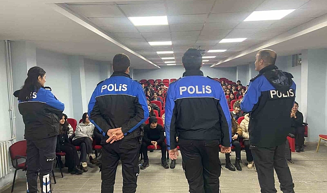 Yüksekova polisi 4 bin öğrenciye siber suçları anlattı