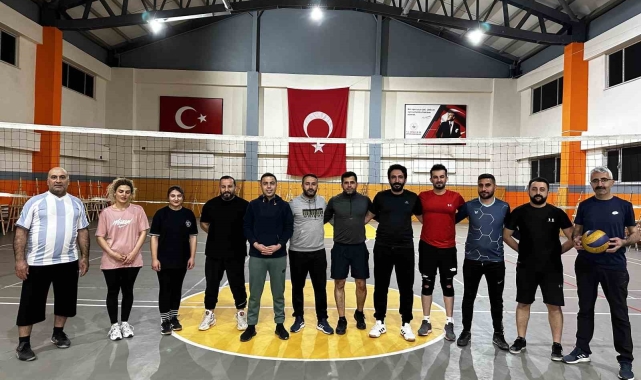 Yüksekova'da iftar sonrası gençlerin durağı İlçe Gençlik ve Spor Müdürlüğü oluyor
