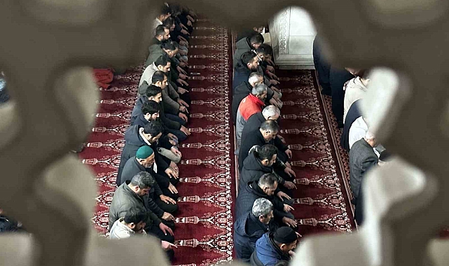 Yüksekova'da ilk teravih namazı kılındı